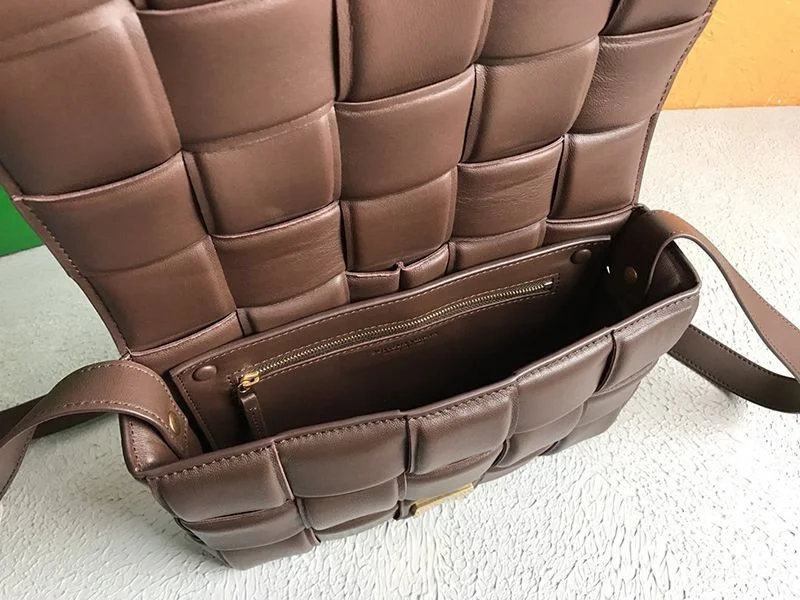 欲しい♡超限定♪ボッテガヴェネタ パデットカセット コピー ショルダーバッグ グレープ 591970VCQR15010