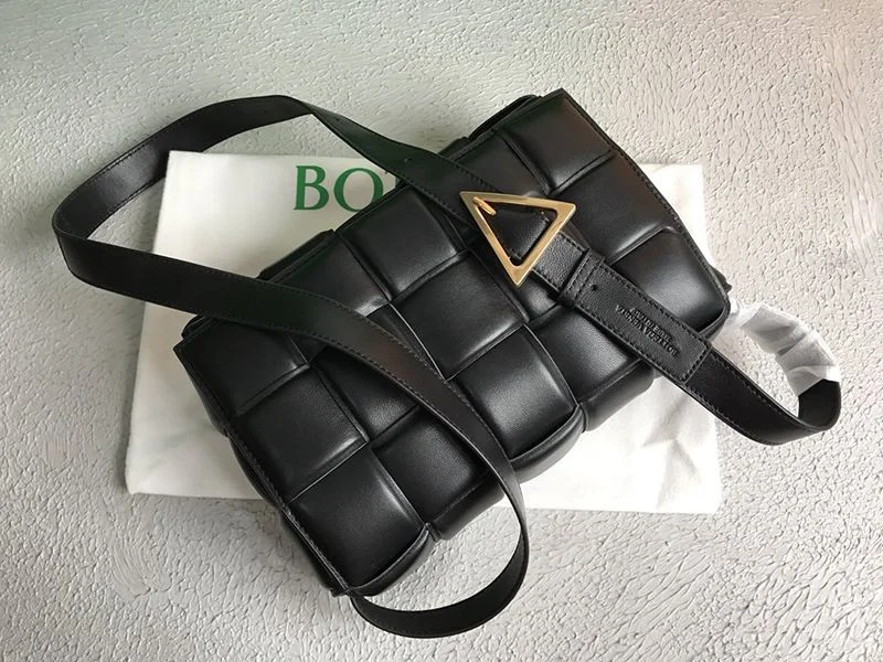 欲しい♡超限定♪ボッテガヴェネタ パデッドカセット 偽物 ショルダーバッグ ゴールド仕上げ 591970VCQR18425