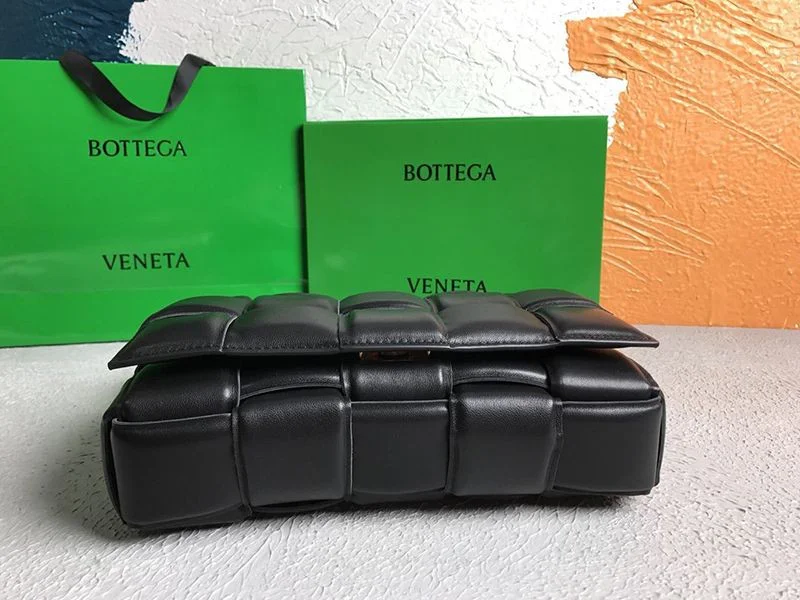 欲しい♡超限定♪ボッテガヴェネタ パデッドカセット 偽物 ショルダーバッグ ゴールド仕上げ 591970VCQR18425