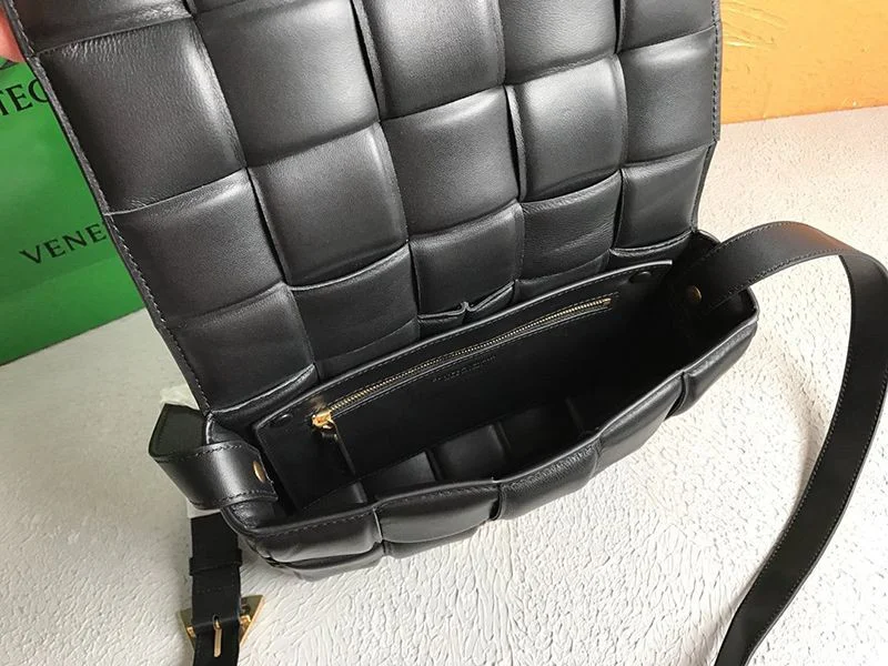 欲しい♡超限定♪ボッテガヴェネタ パデッドカセット 偽物 ショルダーバッグ ゴールド仕上げ 591970VCQR18425