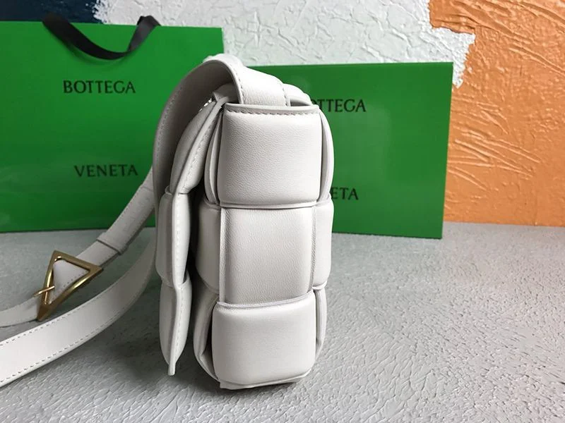 希少色ボッテガヴェネタ コピー パデッドカセット ショルダーバッグ ゴールド仕上げ 591970VCQR19143