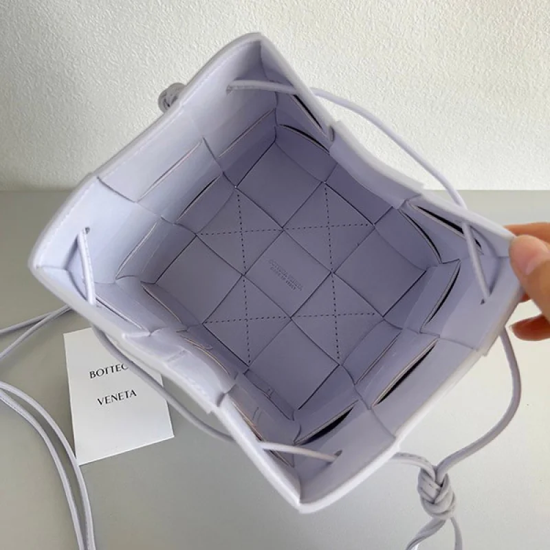 目を惹くカラーボッテガヴェネタ カセット ショルダーバッグ コピー マース ウォッシュド 680218VCQC45308