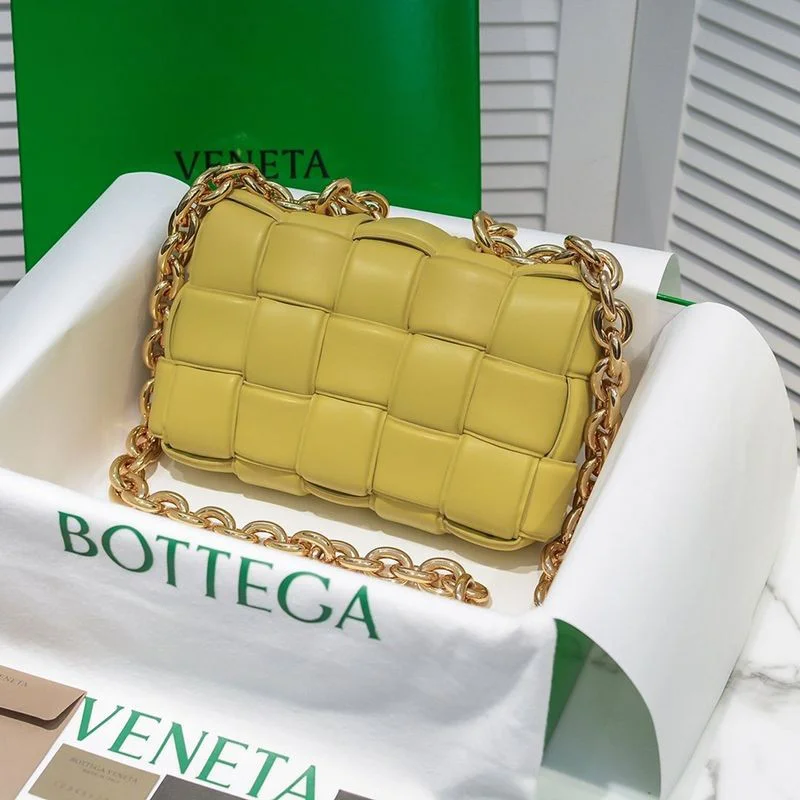 大人気!ボッテガヴェネタ ザチェーン カセット コピー レザー製クロスボディバッグ boa02082