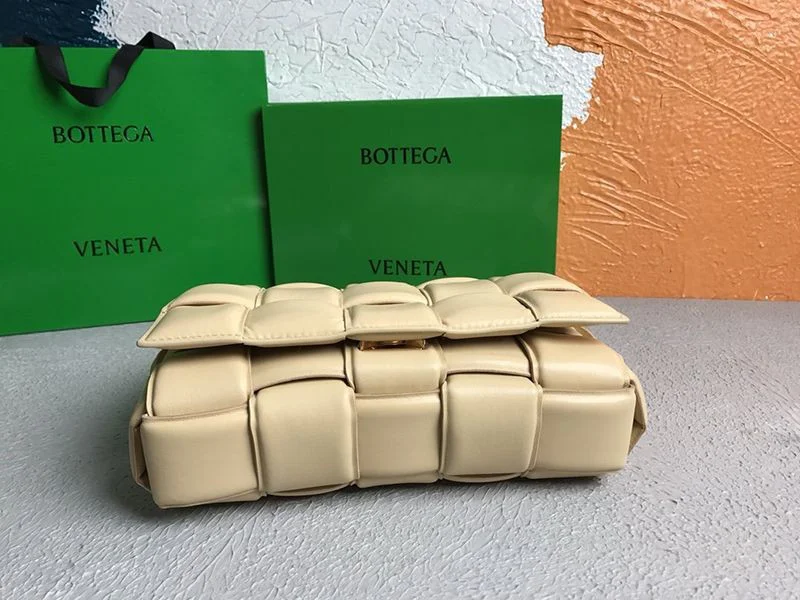 希少色ボッテガヴェネタ パデッド カセット 偽物 レザー製クロスボディバッグ boa26783