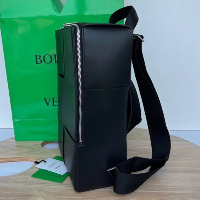 大人気!!新色ボッテガ ヴェネタ ザ・アルコ バックパック イントレチャート コピー boa40539