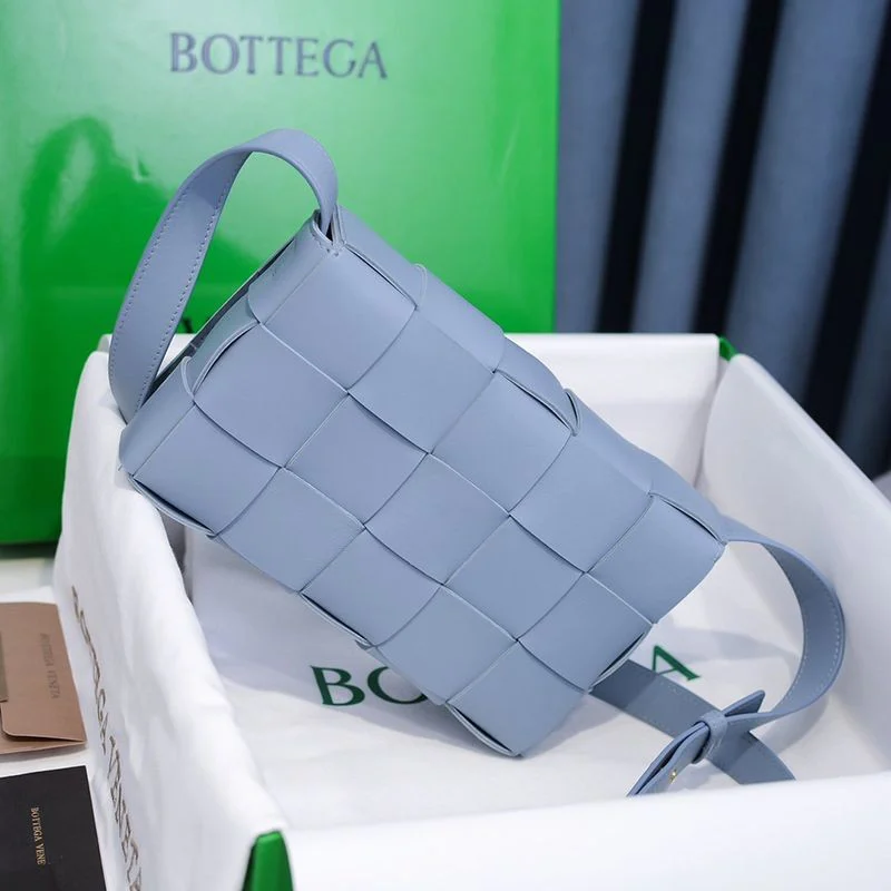 日本未入荷ボッテガヴェネタ 偽物 カセット クロスボディバッグ boa53967