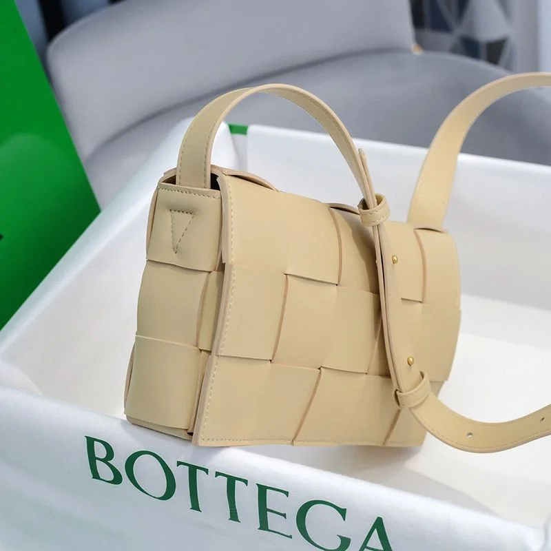入手困難ボッテガヴェネタ カセット 偽物 クロスボディバッグ boa55057