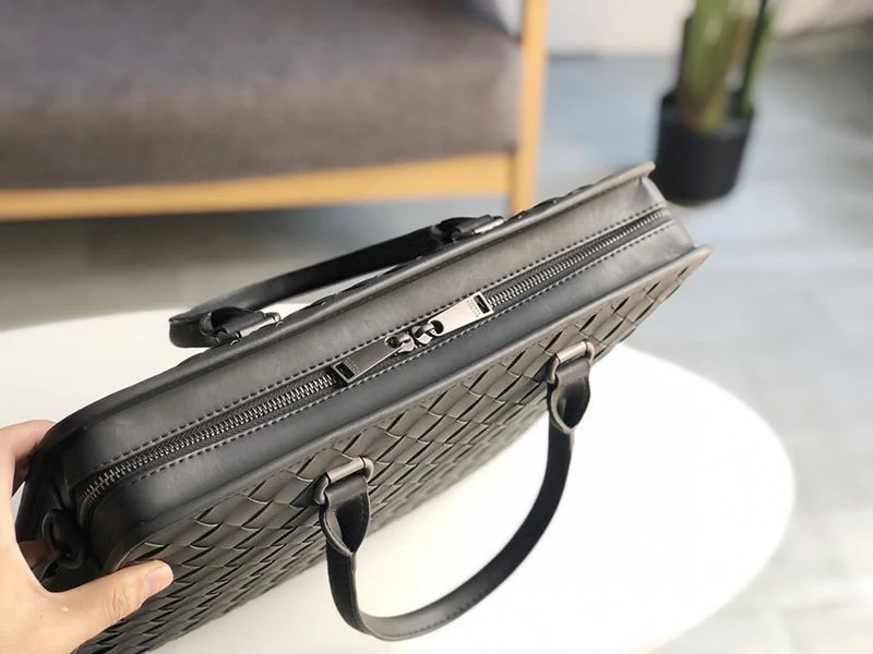 日本未入荷ボッテガヴェネタ イントレチャートレザー ブリーフケース コピー 2WAY bob37937