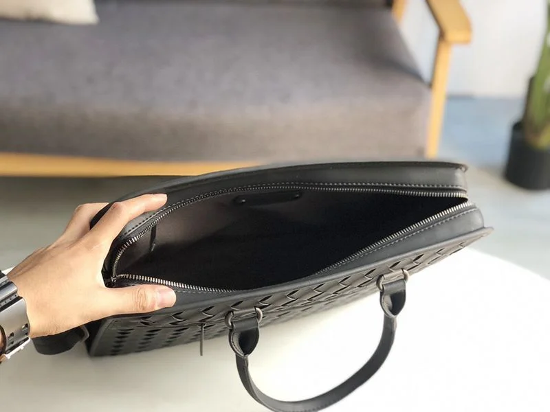 日本未入荷ボッテガヴェネタ イントレチャートレザー ブリーフケース コピー 2WAY bob37937