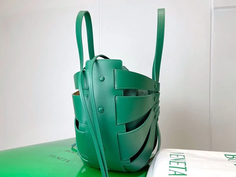 入手困難ボッテガヴェネタ コピー シェル ミディアムトートバッグ boe30660