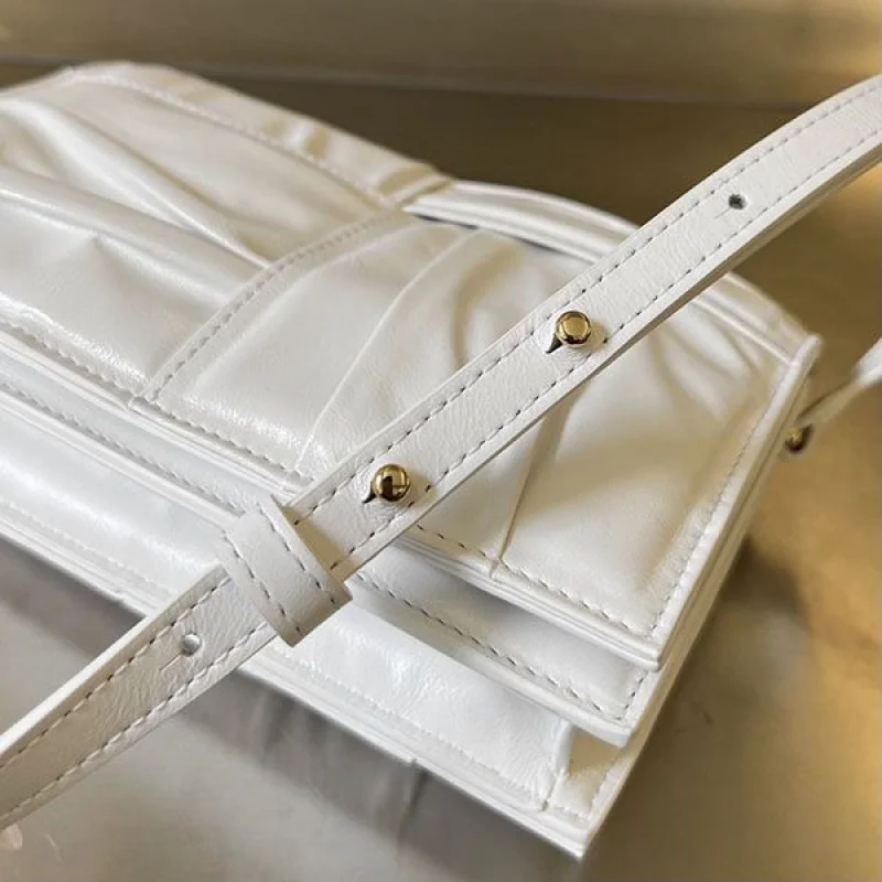 定番 ボッテガヴェネタ カセット ミニ クロスボディバッグ boe32941