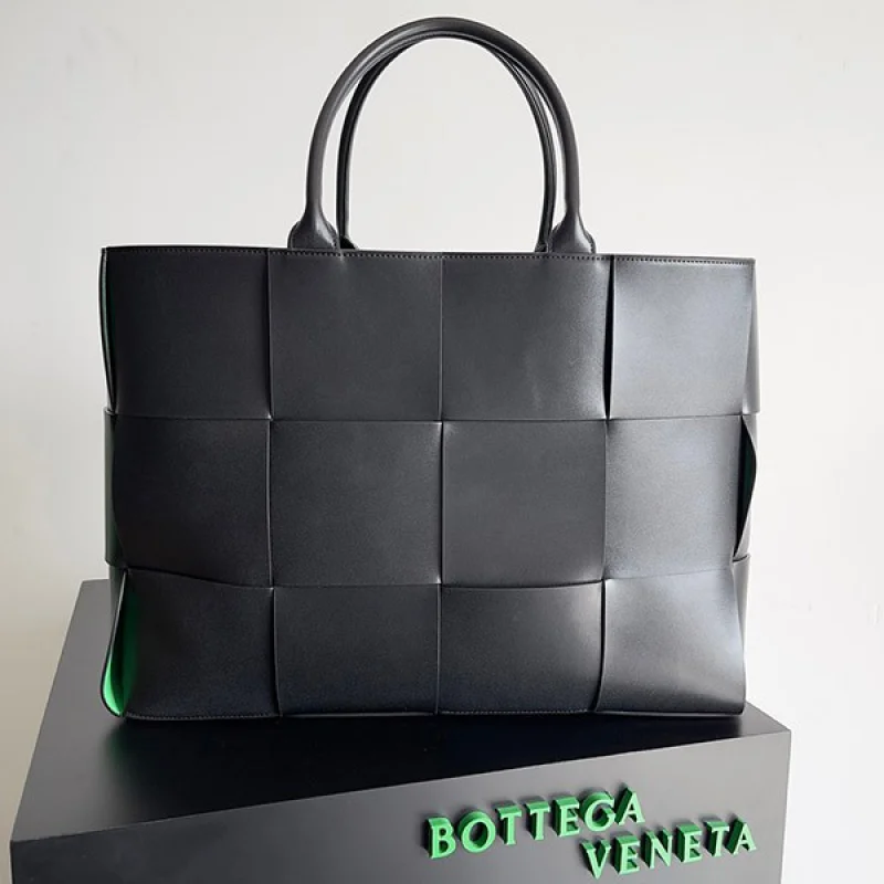 ★日本!!人気!ボッテガヴェネタ ザ・アルコ イントレチャートレザートート コピー bog68105