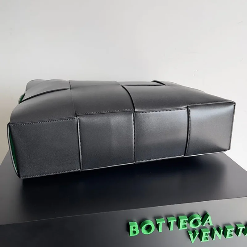 ★日本!!人気!ボッテガヴェネタ ザ・アルコ イントレチャートレザートート コピー bog68105