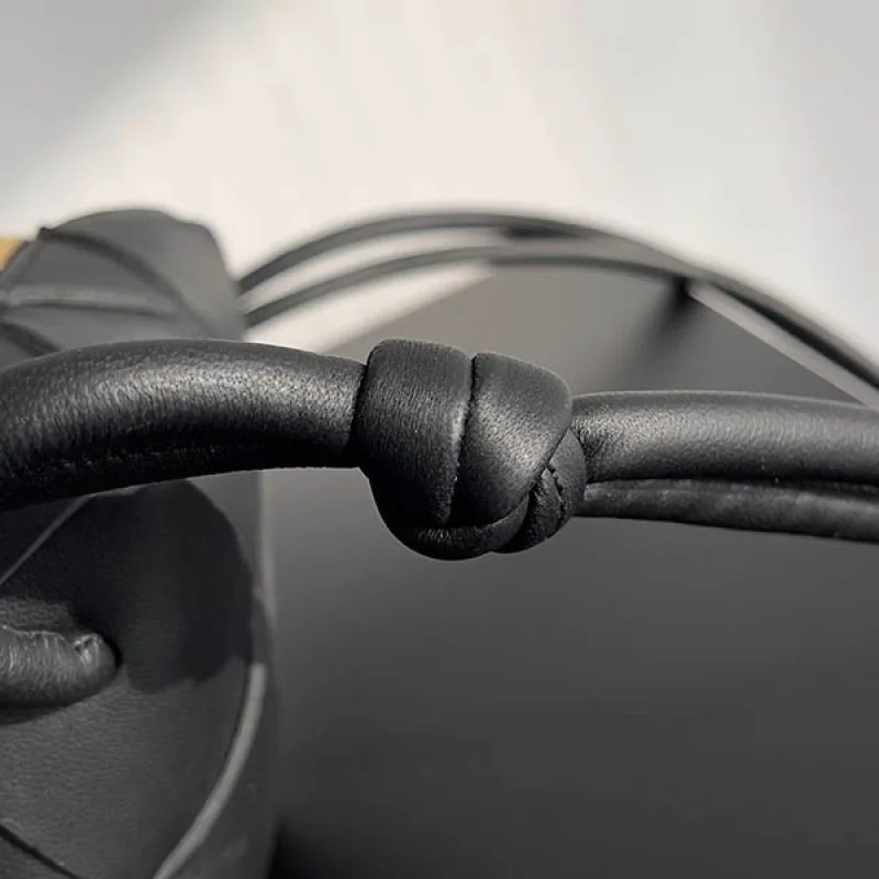 ブランドボッテガヴェネタ ミニ カセット カメラバッグ コピー boi05002