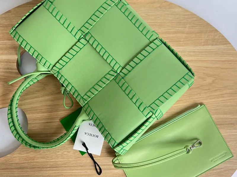 世界中で大人気♪【ボッテガヴェネタ】アルコ トート 偽物 ARCO TOTE boi18978