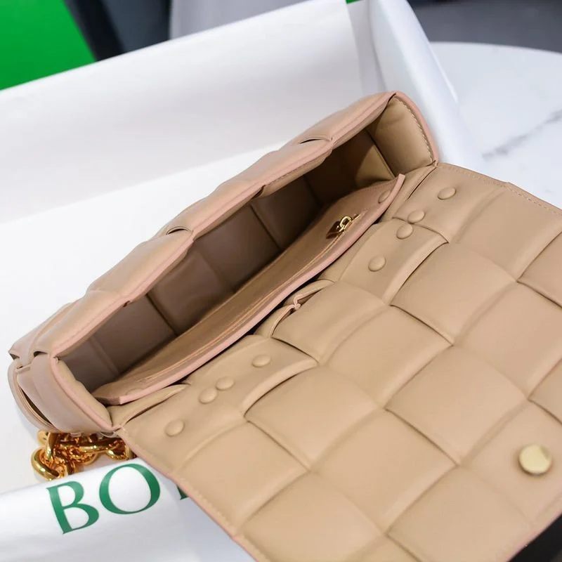 21-22AWボッテガヴェネタ ザチェーン カセット コピー レザー製クロスボディバッグ bow99178