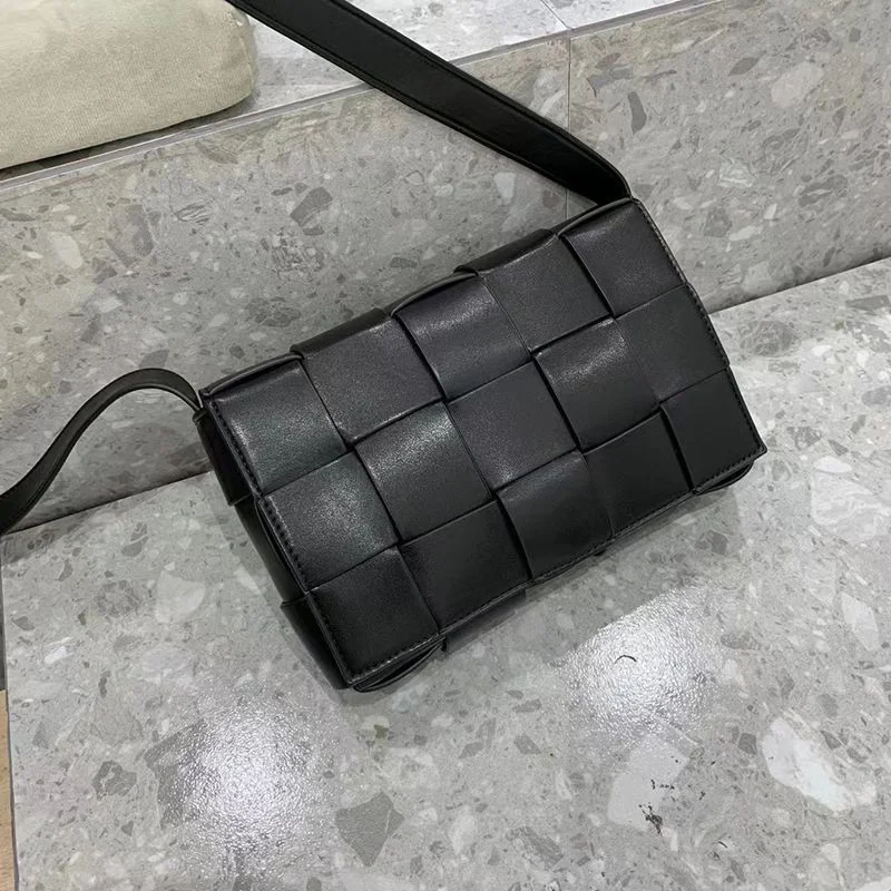 日本未入荷ボッテガヴェネタ カセット コピー クロスボディバッグ bol90713