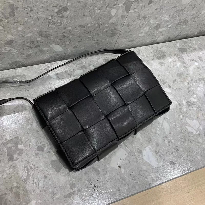 日本未入荷ボッテガヴェネタ カセット コピー クロスボディバッグ bol90713