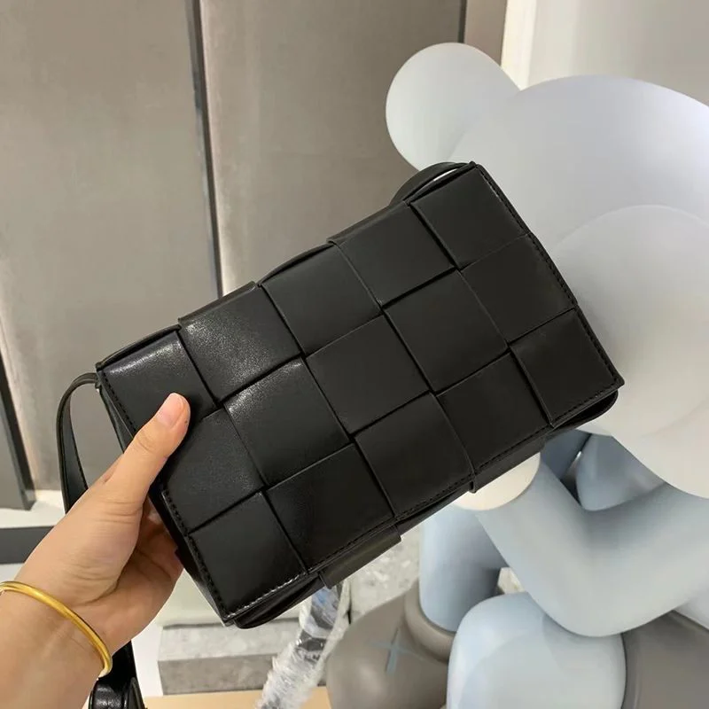 日本未入荷ボッテガヴェネタ カセット コピー クロスボディバッグ bol90713