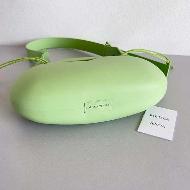 ボッテガヴェネタ☆パンチ ショルダーバッグ コピー ラバー ナイロン 人気 bom34001