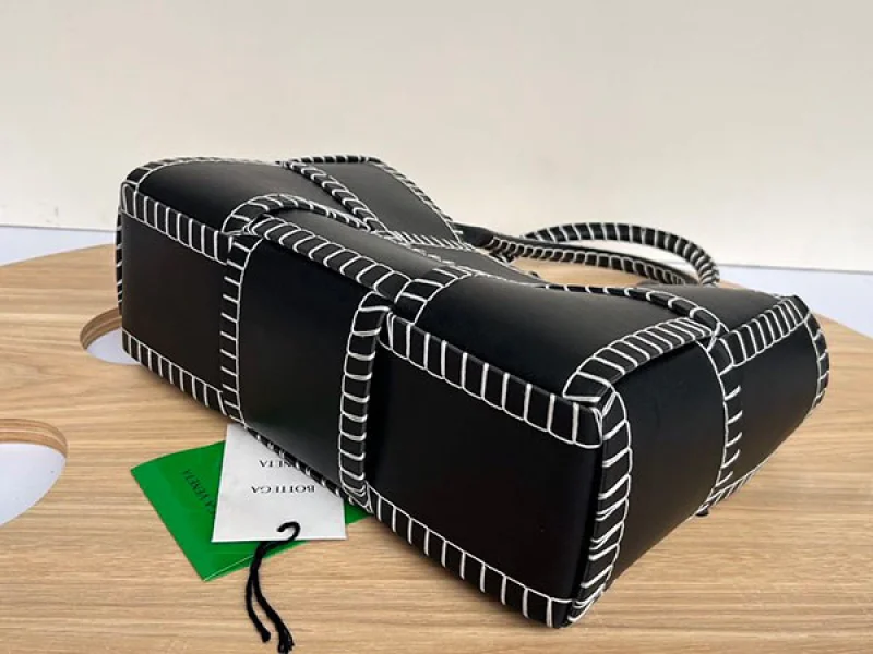 《大人気》ボッテガヴェネタ アルコ コピー トートARCO TOTE bom56825