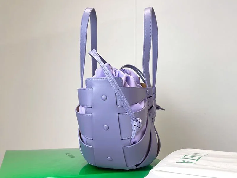 超話題!ボッテガヴェネタ シェル コピー ミディアムトートバッグ bop21588