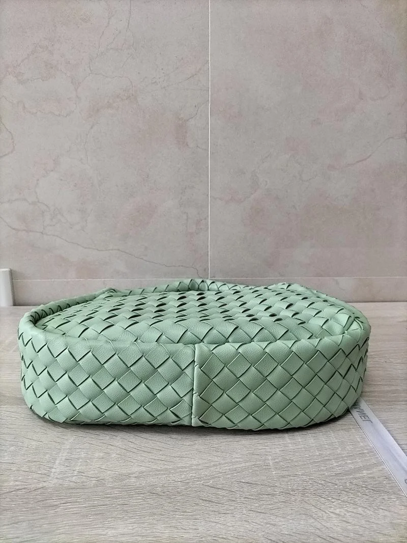 目を惹くカラーボッテガヴェネタ パデッド ジョディ コピー 青緑 boq24387