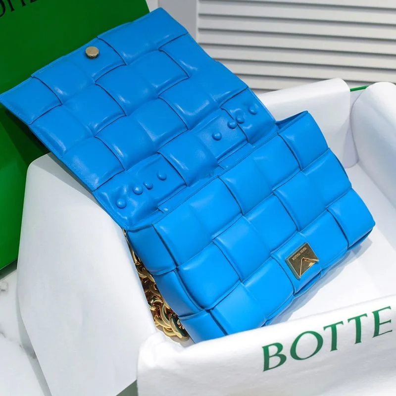 秋冬新作ボッテガヴェネタ ザチェーン カセット 偽物 レザー製クロスボディバッグ boq88057