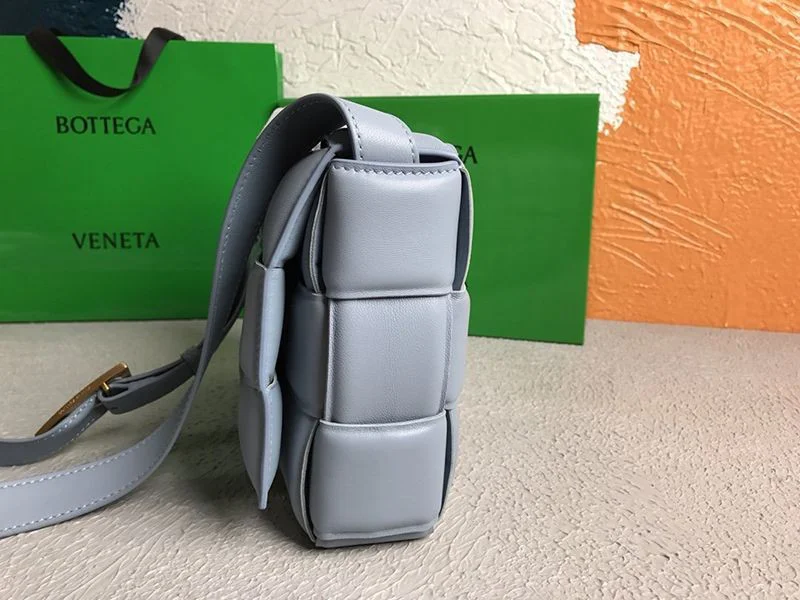 可愛いボッテガヴェネタ パデットカセット コピー ショルダーバッグ ムーングレイ bos27294