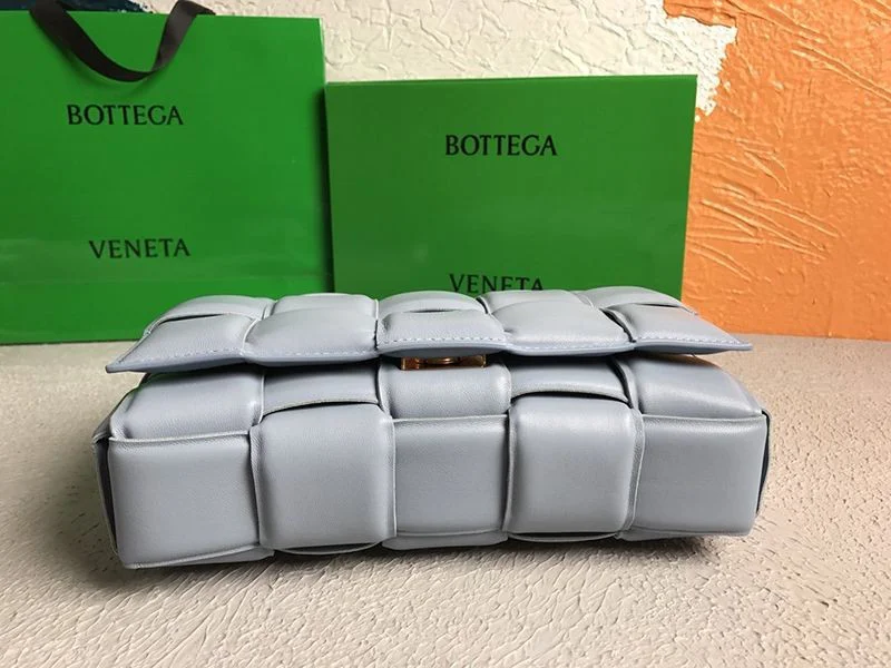 可愛いボッテガヴェネタ パデットカセット コピー ショルダーバッグ ムーングレイ bos27294