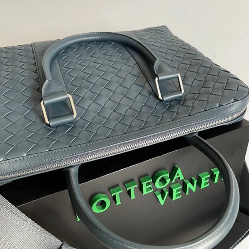 ボッテガヴェネタ 偽物 スリム イントレチャート ブリーフケース bov10398