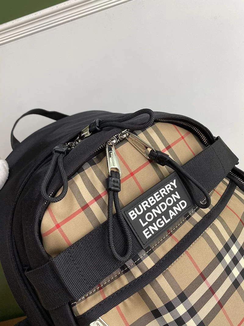 大人気！オシャレ万能☆バーバリー☆ラージネヴィス バックパック偽物 80235691