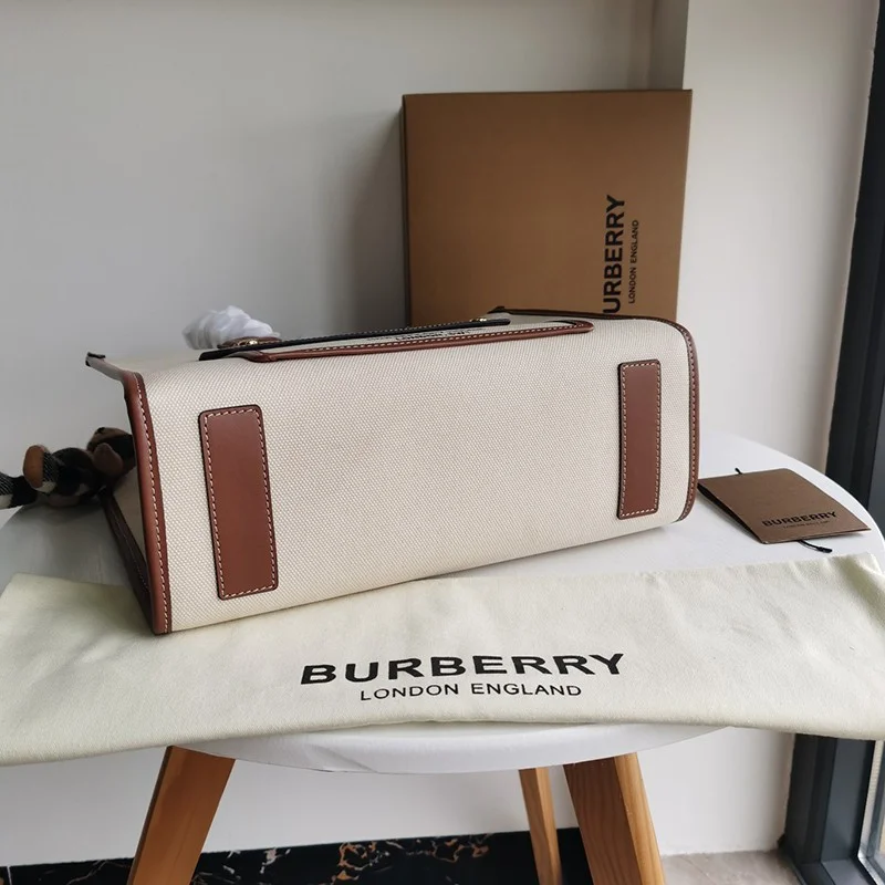 定番バーバリー トートバッグ 偽物通販 スモール SM NEW TOTE 8044138
