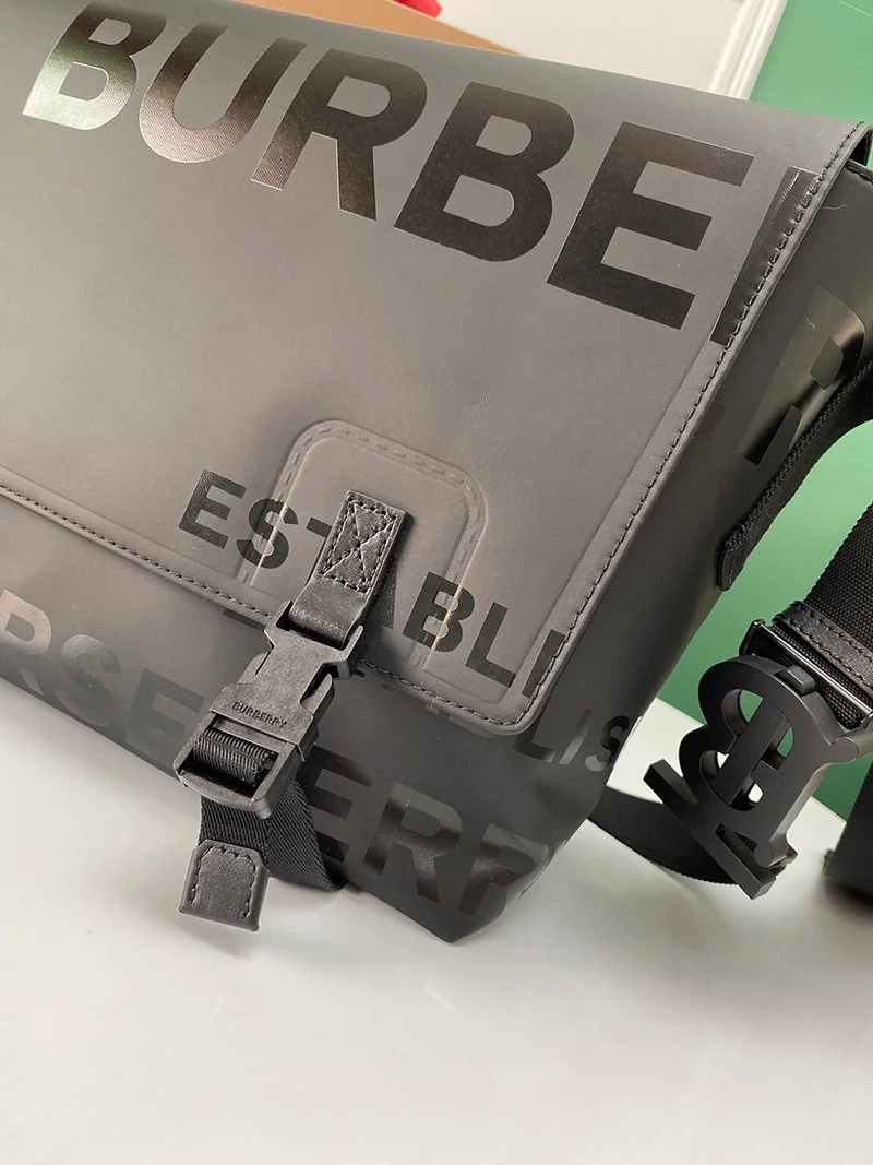 定番大人気!バーバリー ショルダーバッグ コピー通販 ブラック Horseferry Print バッグ Bad49047