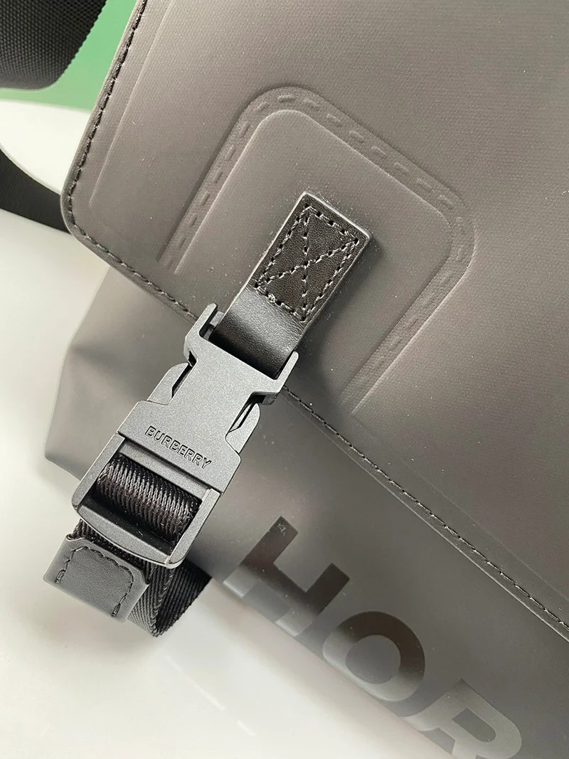 定番大人気!バーバリー ショルダーバッグ コピー通販 ブラック Horseferry Print バッグ Bad49047