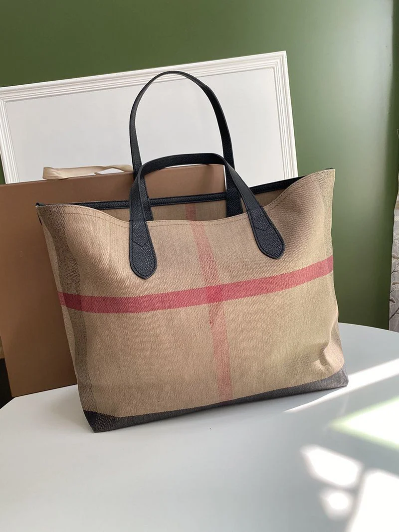 関送込 バーバリー ポケットバッグ コピー アウトドア旅行 チェック リバーシブルバッグ Bag40122