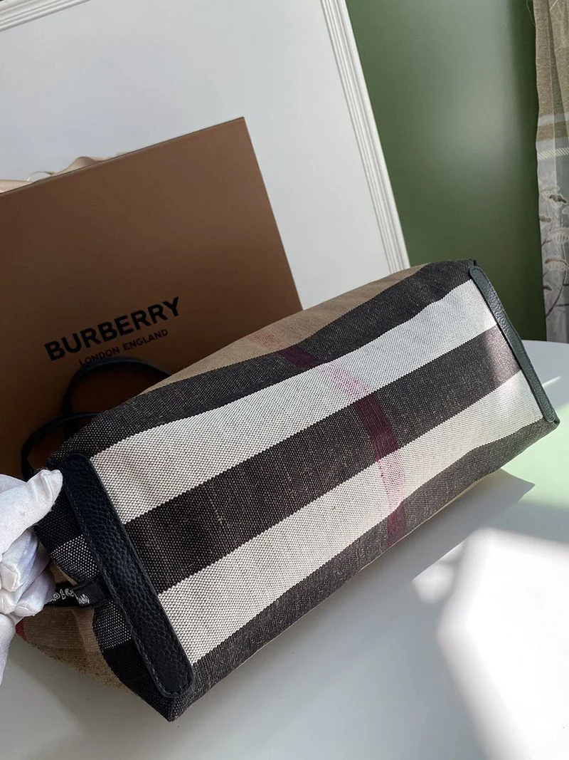関送込 バーバリー ポケットバッグ コピー アウトドア旅行 チェック リバーシブルバッグ Bag40122