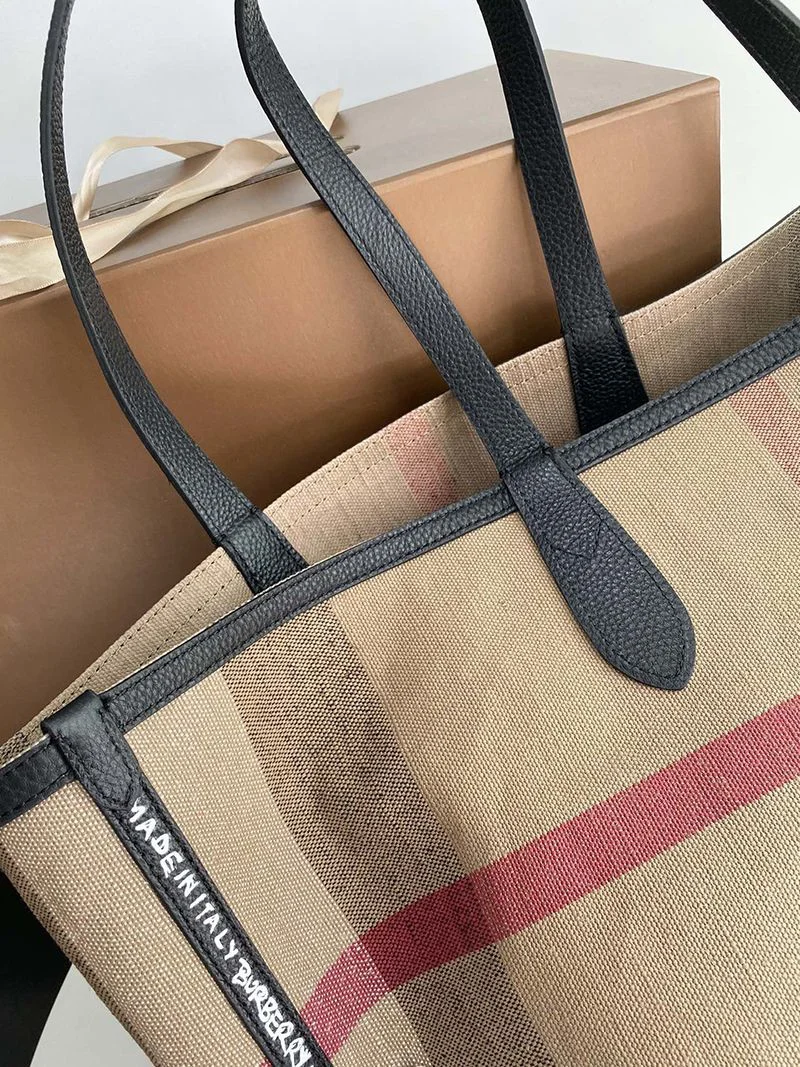 関送込 バーバリー ポケットバッグ コピー アウトドア旅行 チェック リバーシブルバッグ Bag40122