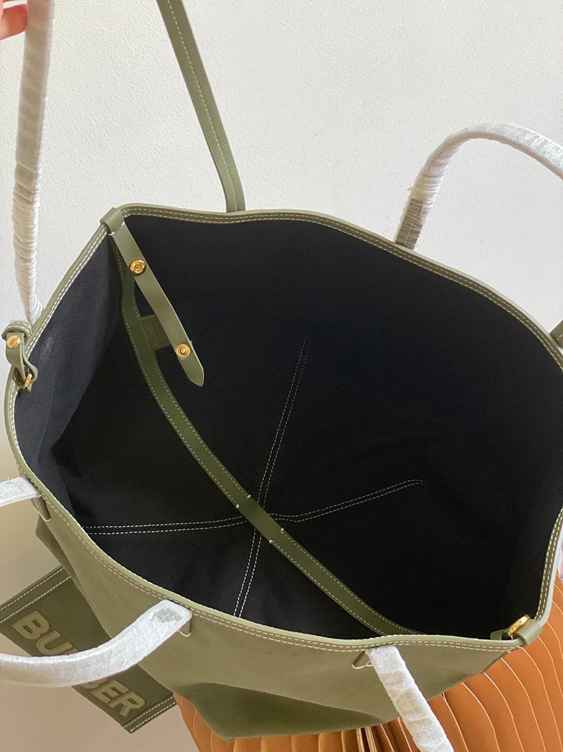 秋冬新作【バーバリー トートバッグ コピー】ミディアム チェックキャンバス ビーチ Bag94860