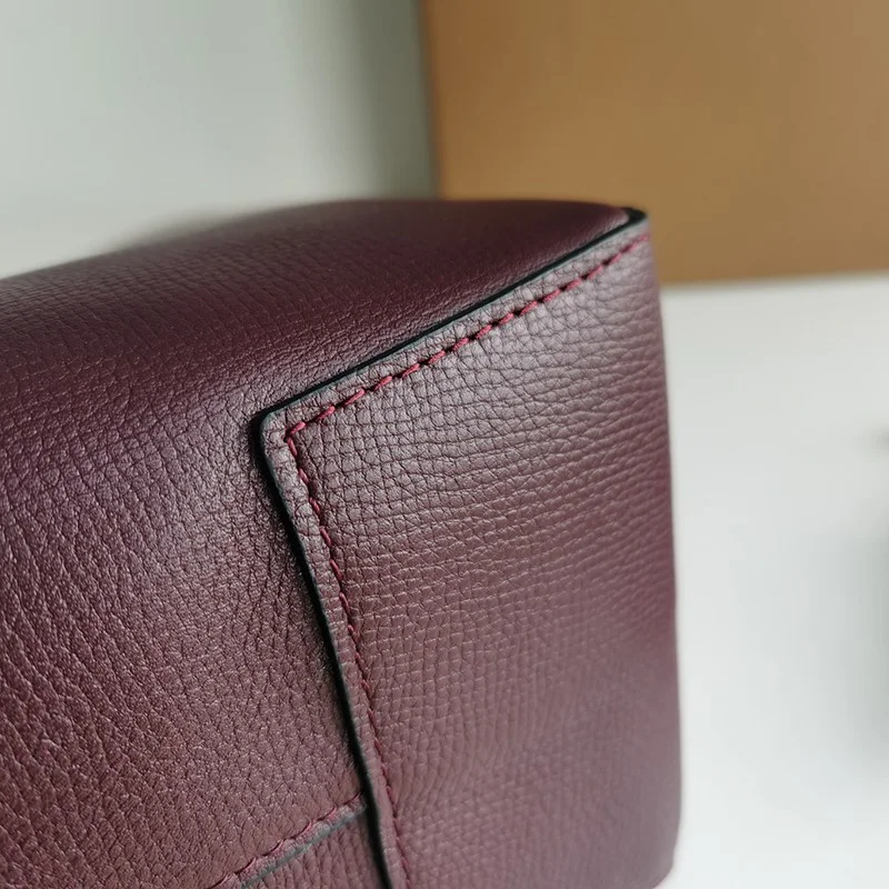 目を惹くカラー バーバリー トートバッグ スーパーコピー SM TOTE Bak78743