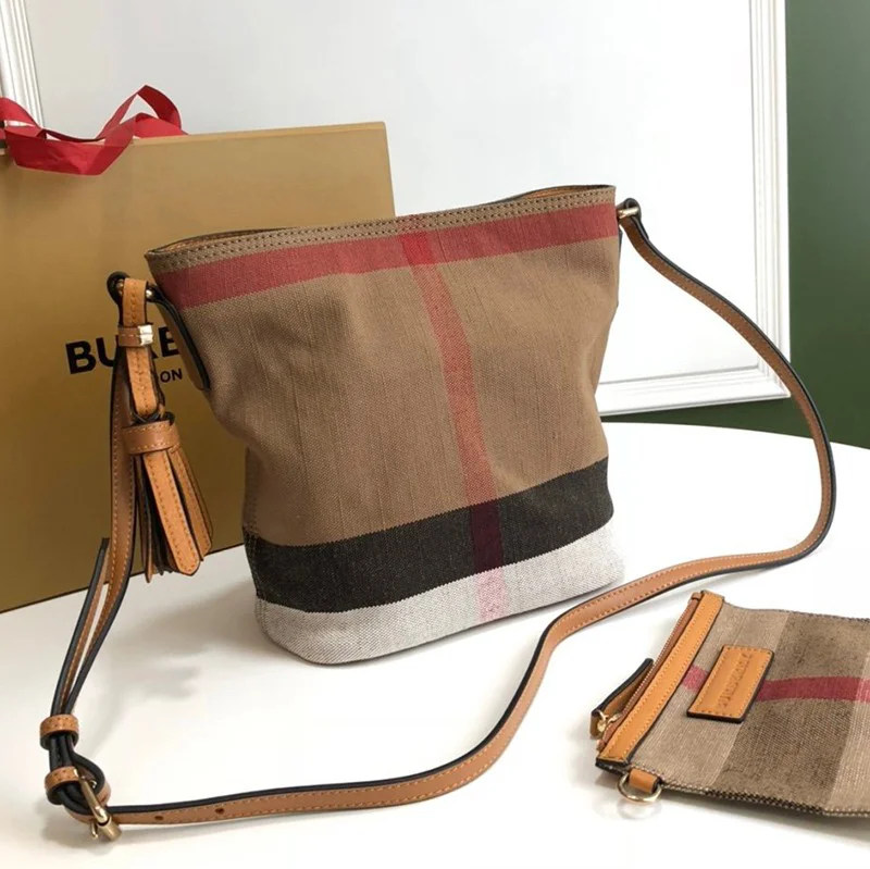 21-22AW【バーバリー ショルダーバッグ コピー】キャンバスチェックとレザーのバケツ Baw64278
