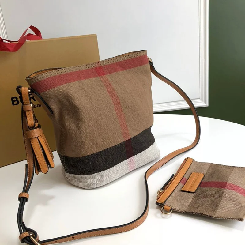 21-22AW【バーバリー ショルダーバッグ コピー】キャンバスチェックとレザーのバケツ Baw64278