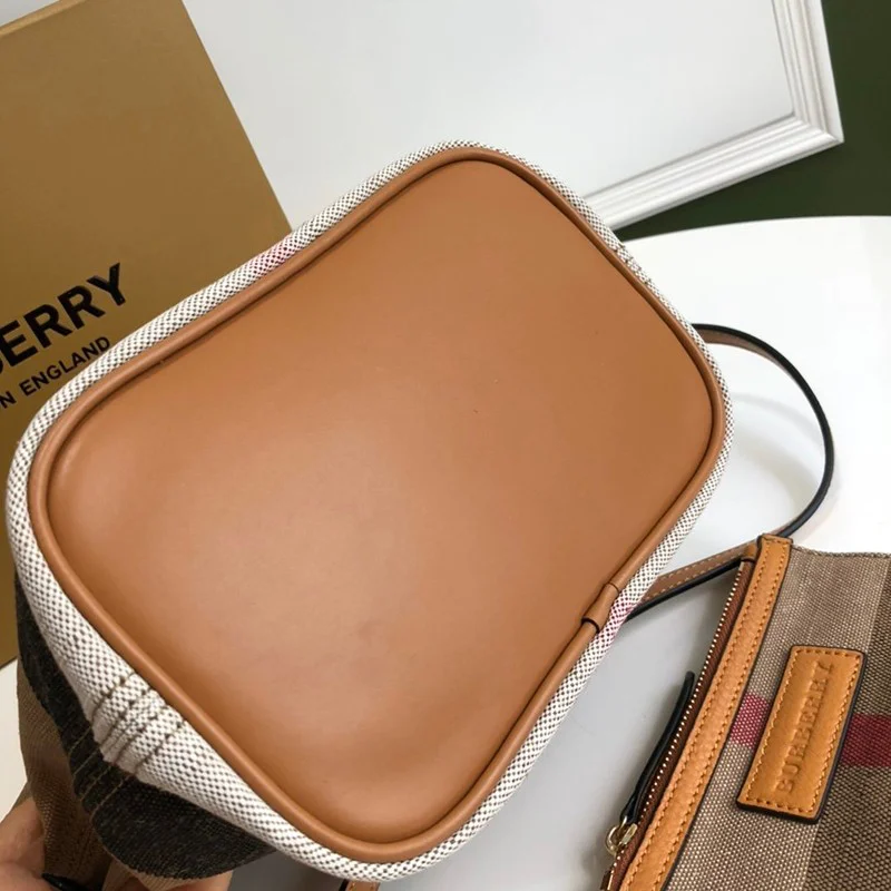 21-22AW【バーバリー ショルダーバッグ コピー】キャンバスチェックとレザーのバケツ Baw64278