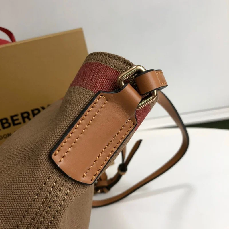 21-22AW【バーバリー ショルダーバッグ コピー】キャンバスチェックとレザーのバケツ Baw64278