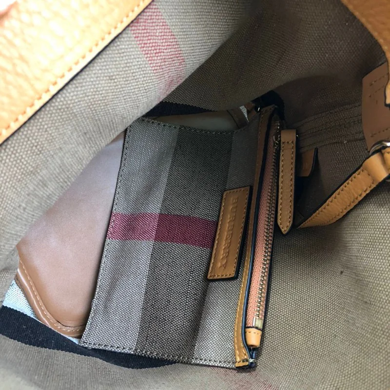 21-22AW【バーバリー ショルダーバッグ コピー】キャンバスチェックとレザーのバケツ Baw64278