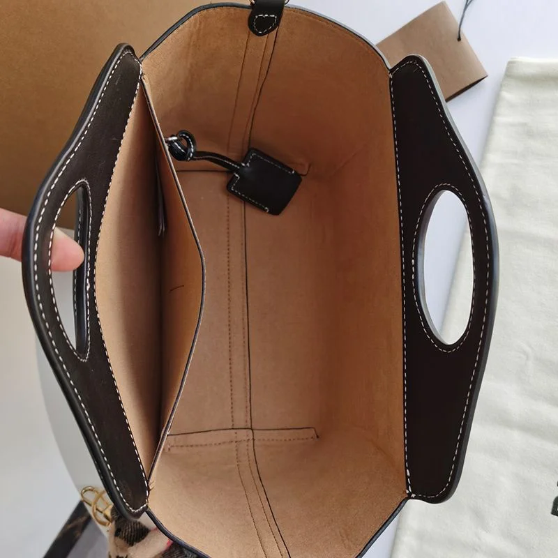 最安値挑戦バーバリー ミニ トップステッチレザー ポケットバッグ 偽物 3WAY Ban95323