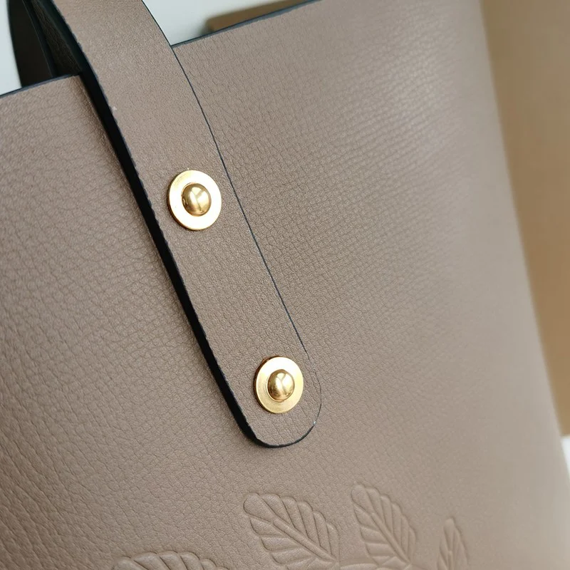 21-22AWバーバリー トートバッグ スーパーコピー SM TOTE Baq21819