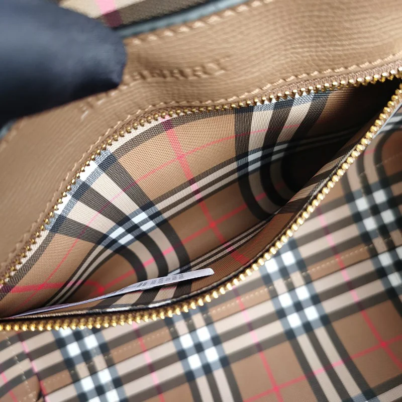 21-22AWバーバリー トートバッグ スーパーコピー SM TOTE Baq21819