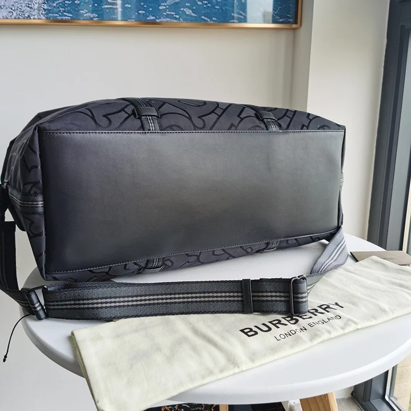 春もの新作バーバリー ボストンバッグ コピー ポリエステル製トラベルバッグ Baq61023
