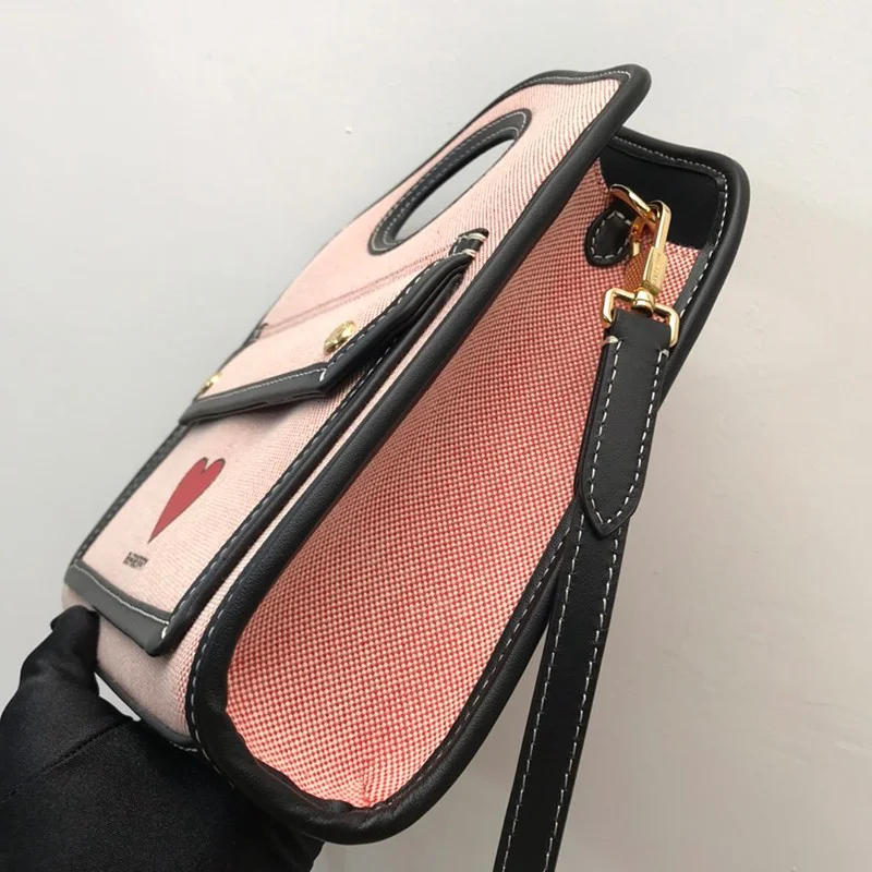 完売必至バーバリー ポケットバッグ 偽物 ミニロゴグラフィックキャンバス&レザー Baq81701